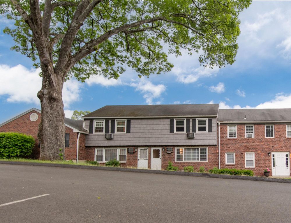 Luxury Townhouse for sale in New Milford, Connecticut 128903373