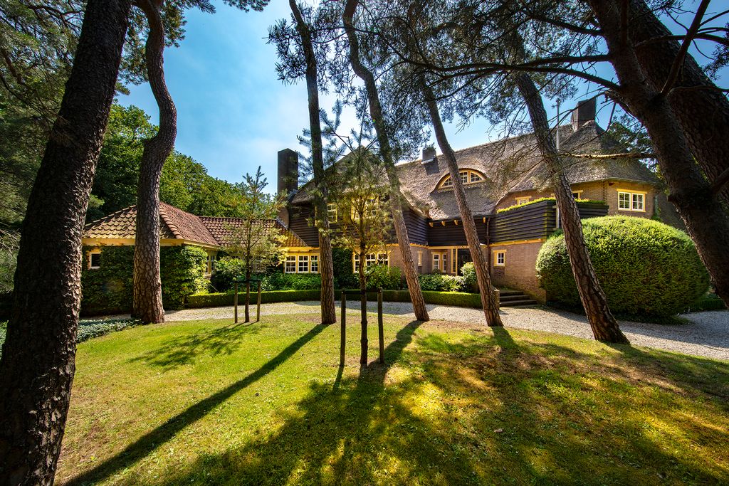 7 bedroom luxury Villa for sale in Laren, Netherlands 122637925