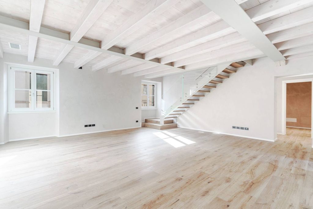 8 room luxury Apartment for sale in Verona, Veneto