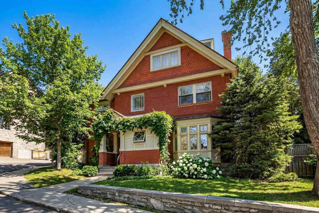 4 bedroom luxury Detached House for sale in Westmount, Canada