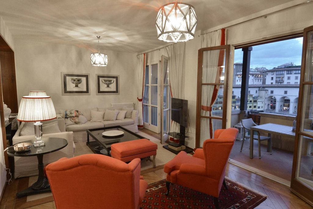 Prestigioso appartamento di 185 m² in affitto Firenze, Italia