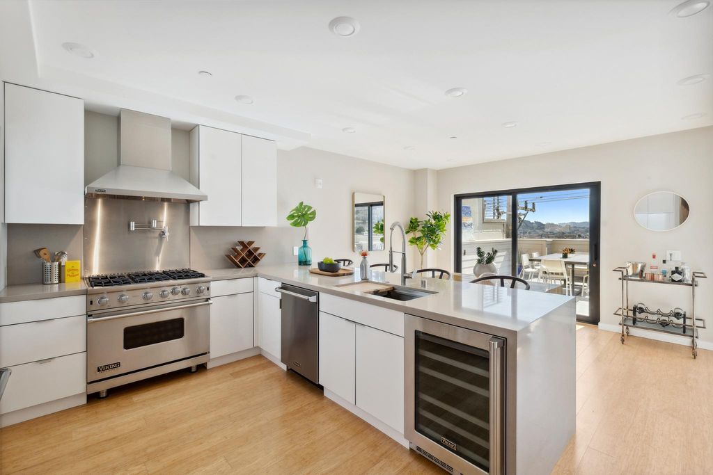 2 bedroom luxury Apartment for sale in San Francisco, California