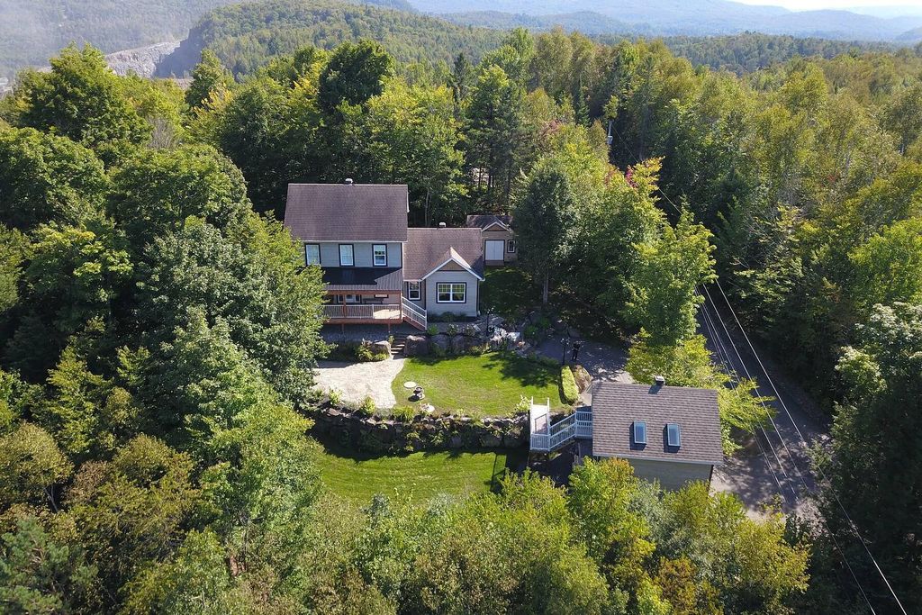 3 bedroom luxury Detached House for sale in SainteAdèle, Quebec