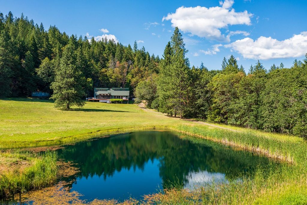 4 bedroom luxury House for sale in Central Point, Oregon