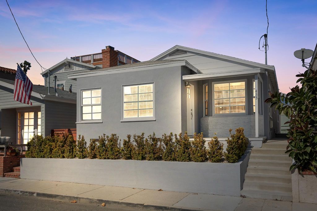 3 bedroom luxury Detached House for sale in Hermosa Beach, California