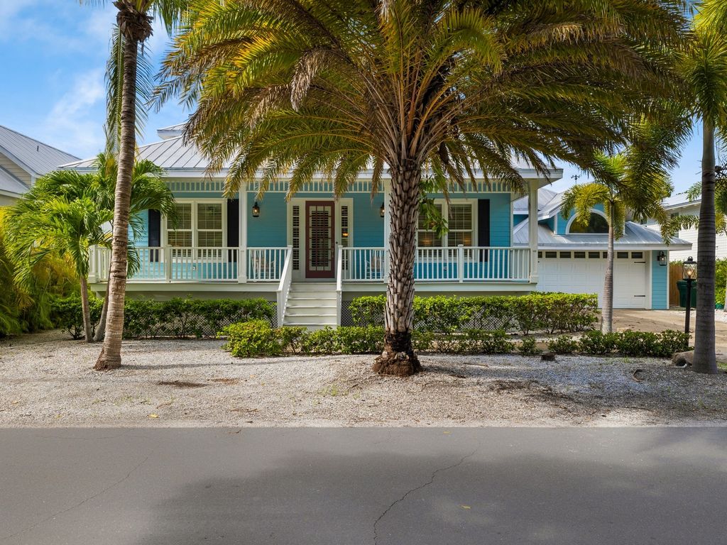 Luxury 3 bedroom Detached House for rent in 154 1st Street E, Boca