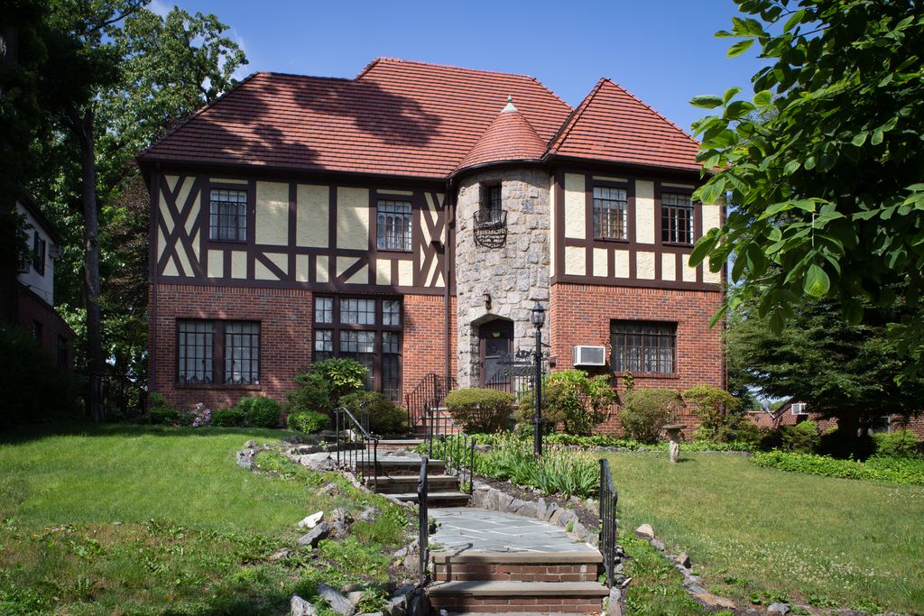 Luxuriöses Haus zu verkaufen in Queens, Fresh Meadows, New York