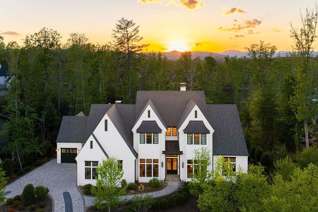 Престижный Особняк 729 м2 в продажа Asheville, Северная Каролина
