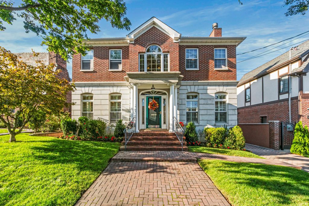 4 bedroom luxury Detached House for sale in Beechhurst, United States