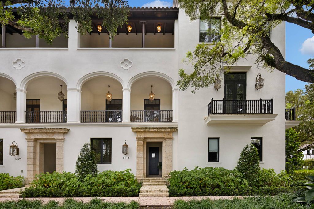Коттедж в жилом комплексе в продажа Coral Gables, США