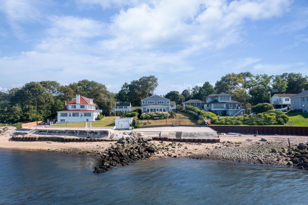 4 bedroom luxury Detached House for sale in Bayville, New York