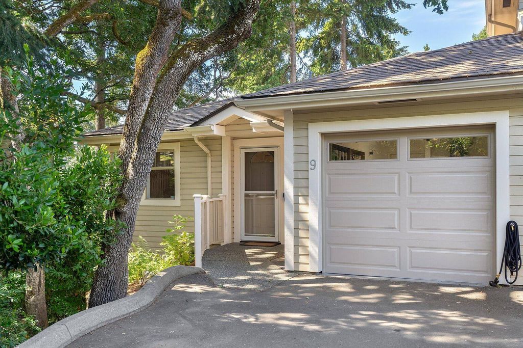Эксклюзивный Коттедж в жилом комплексе 204 м2 в продажа Esquimalt, Канада