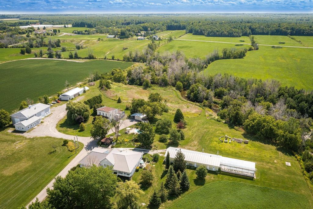 Luxury 2 bedroom Detached House for sale in Mirabel, Quebec 127902545