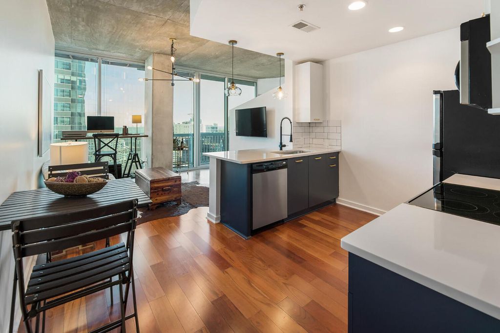 Luxury apartment complex for sale in Atlanta, 121909165