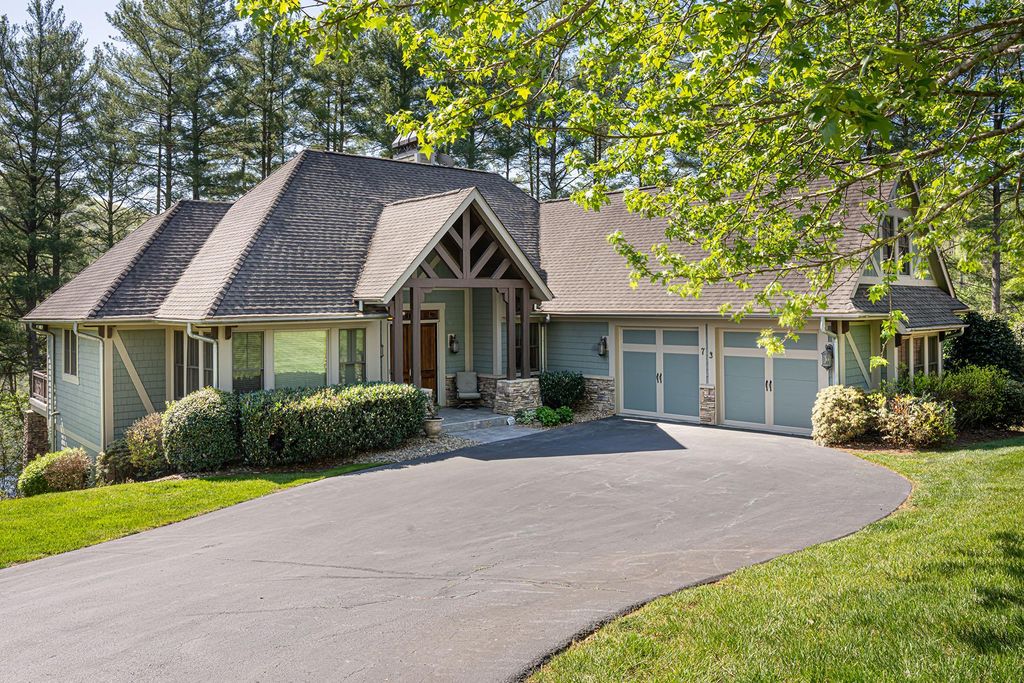 Maison de luxe de 4 chambres en vente Enka Village, ÉtatsUnis