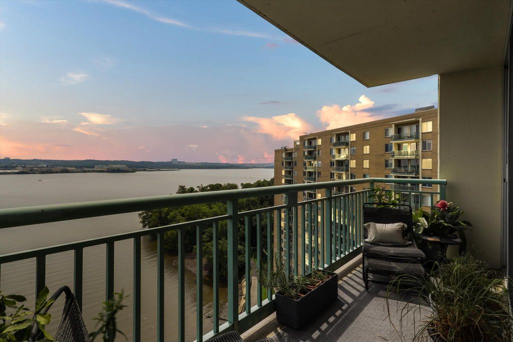 Luxury apartment complex for sale in Alexandria, United States 129164785