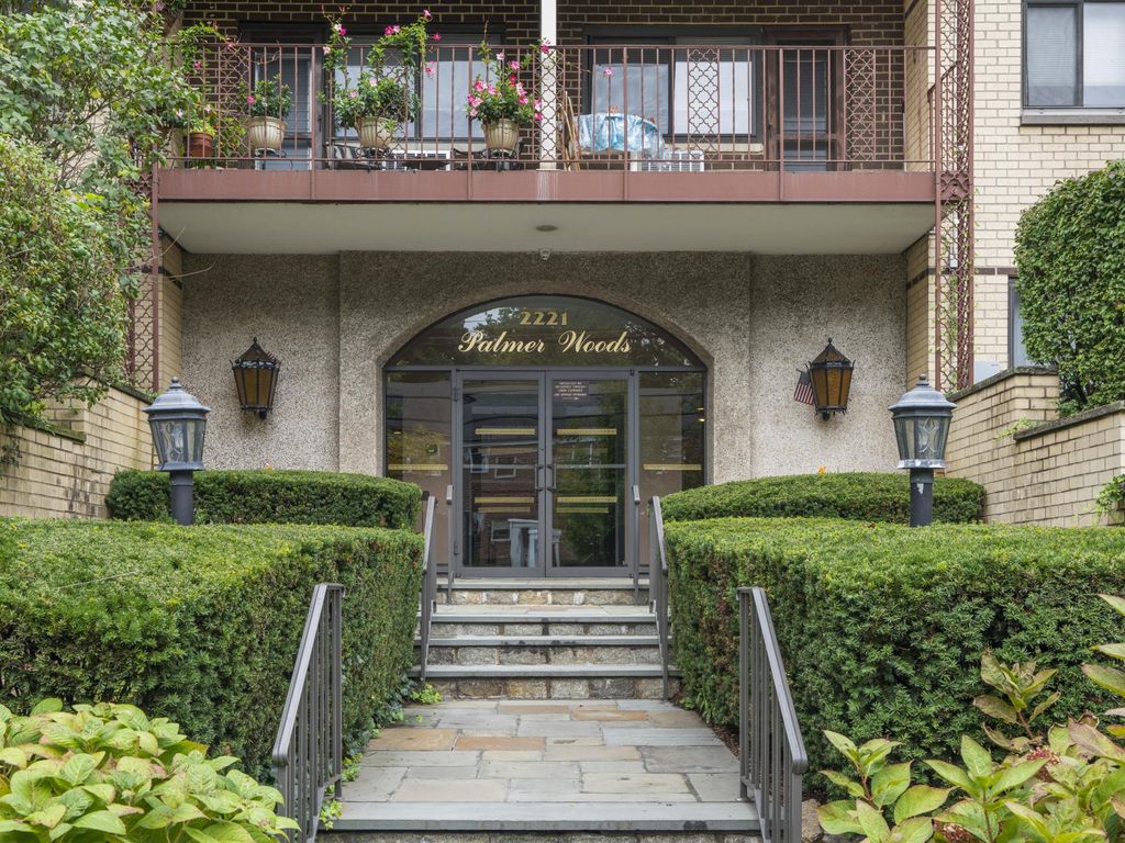 2 bedroom luxury Detached House in 2221 Palmer Avenue 3O, New Rochelle