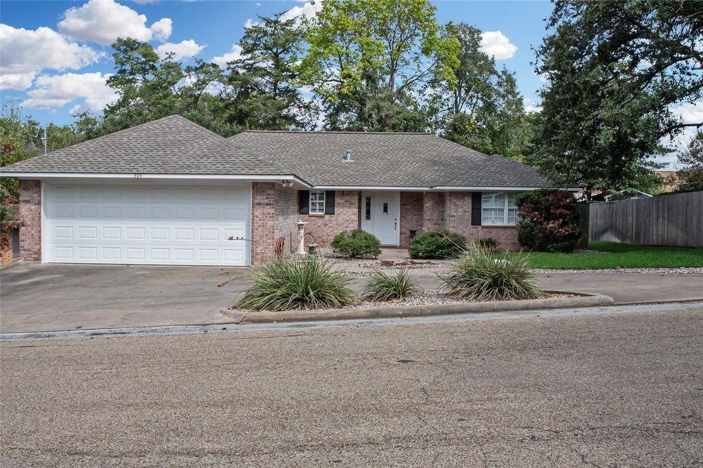 Luxuriöses 8 Zimmern Einfamilienhaus zu verkaufen in Brenham, Texas