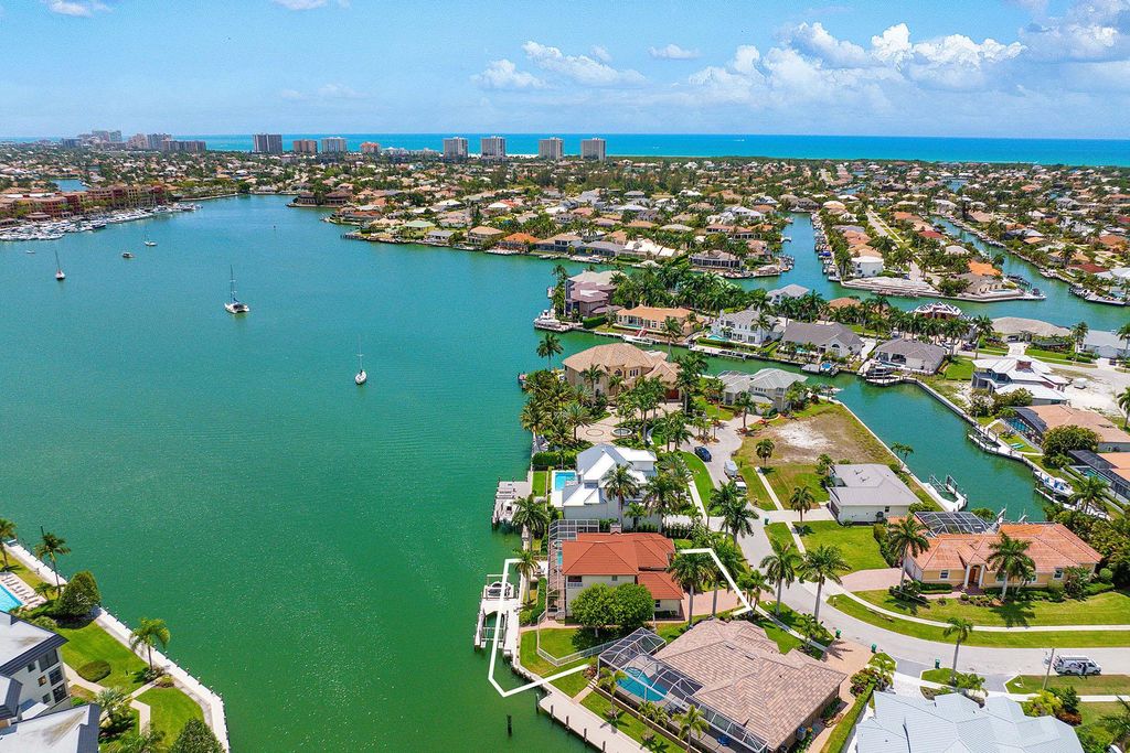 Luxury Detached House for sale in Marco Island, Florida 127978572