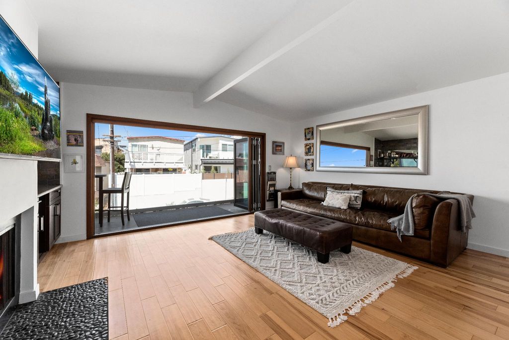 Luxury 3 bedroom Detached House for sale in Hermosa Beach, California
