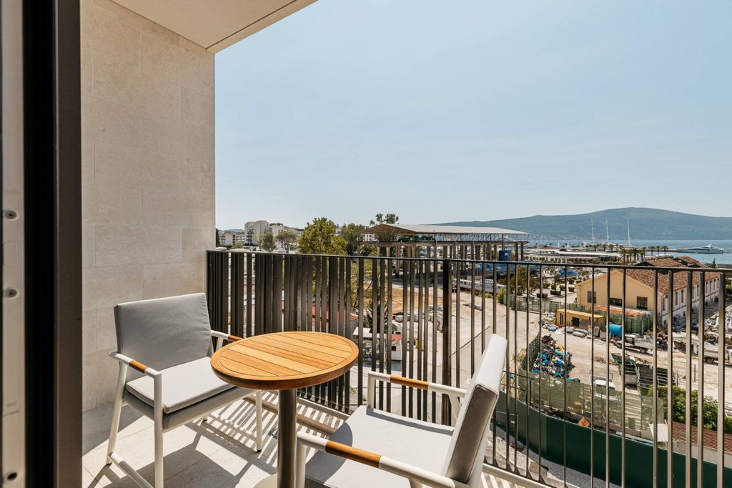 Престижная квартрира 64 м2 в продажа Тиват, Tivat