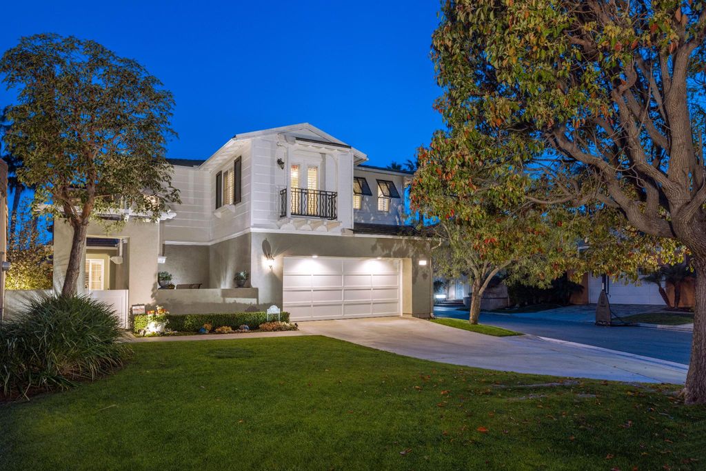 Luxury 4 bedroom Detached House for sale in Huntington Beach, California