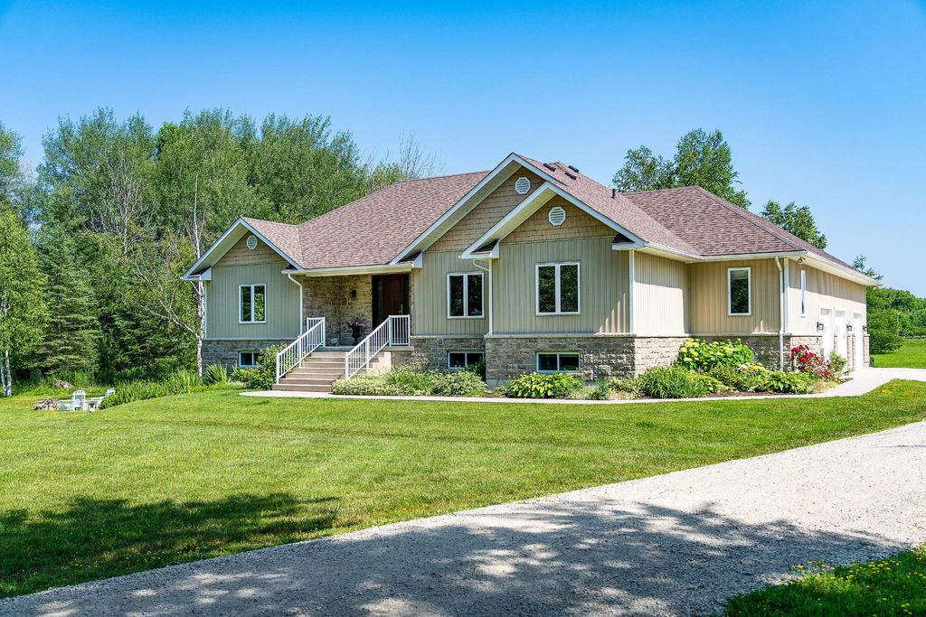 5 bedroom luxury Detached House for sale in Clearview Heights, Canada