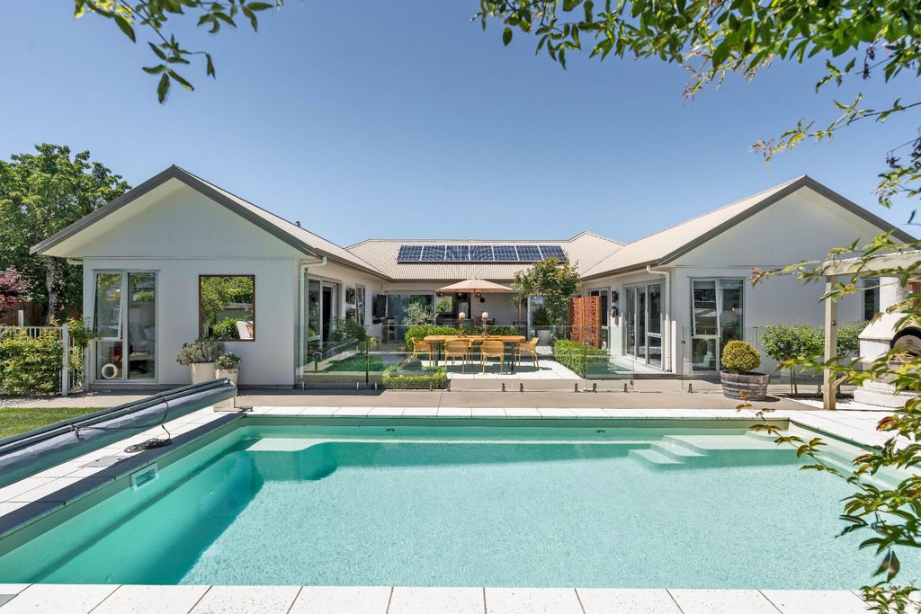 Luxury Detached House for sale in Greytown, New Zealand 129716310