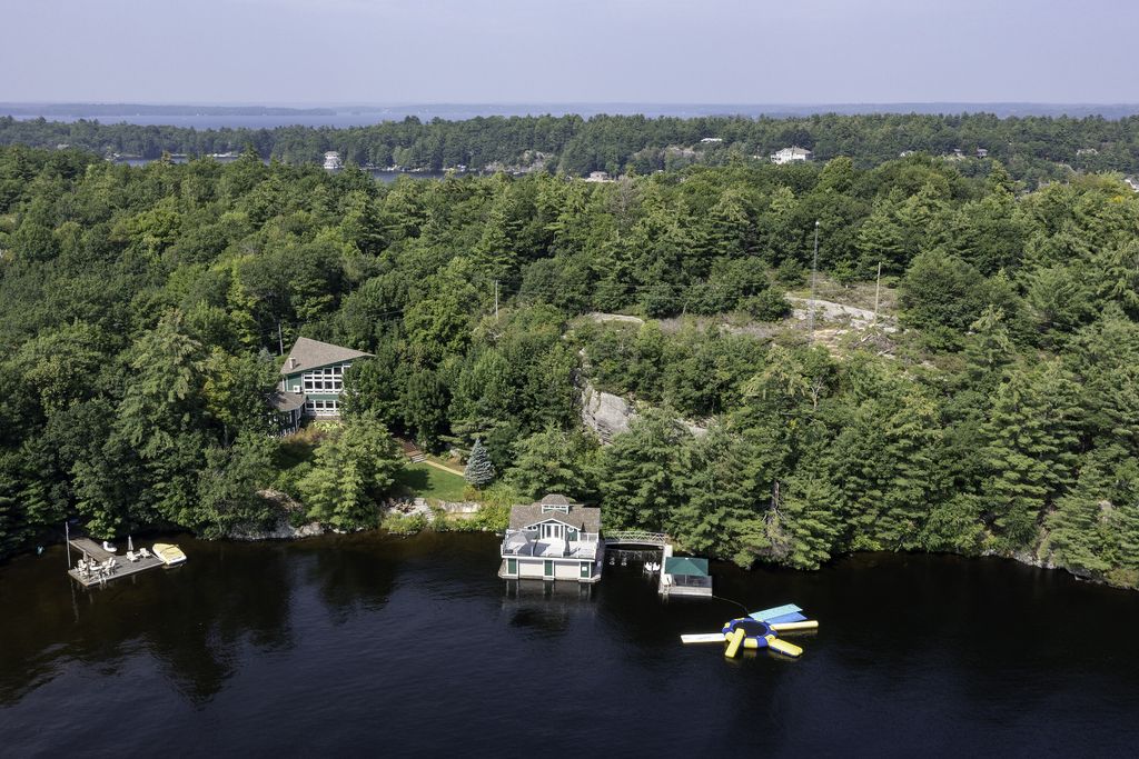 Luxury 9 bedroom Detached House for sale in Gravenhurst, Ontario