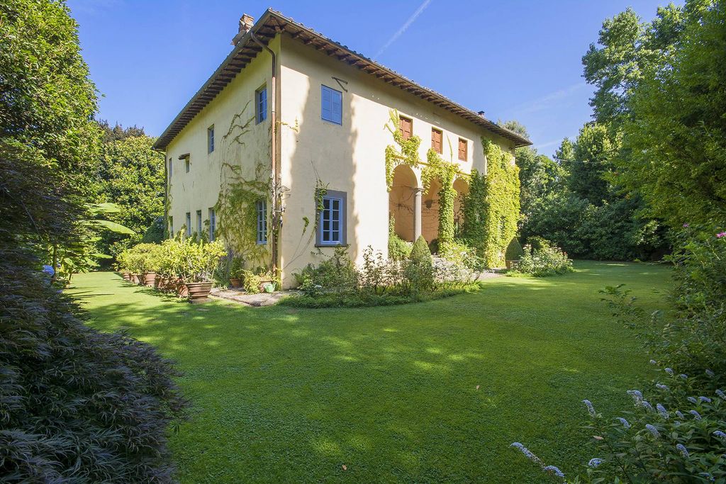 Prestigiosa villa di 1000 mq in vendita Capannori, Toscana