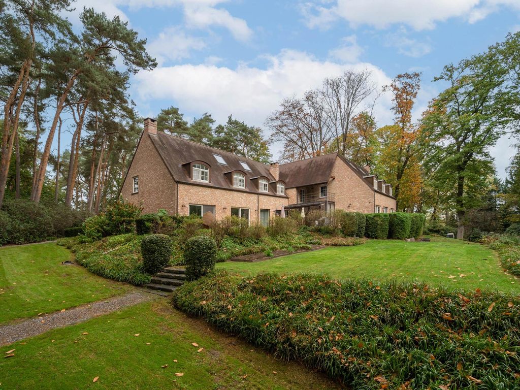 Luxury Detached House for sale in GrezDoiceau, Walloon Region