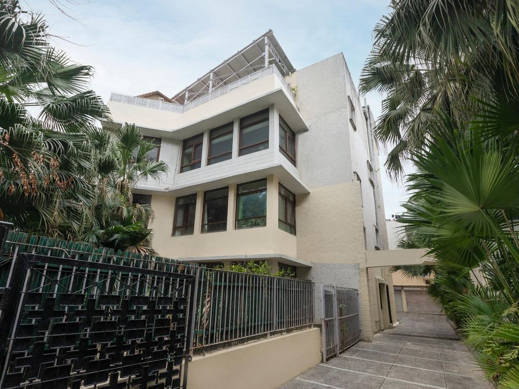 3 bedroom luxury House for sale in New Delhi, National Capital