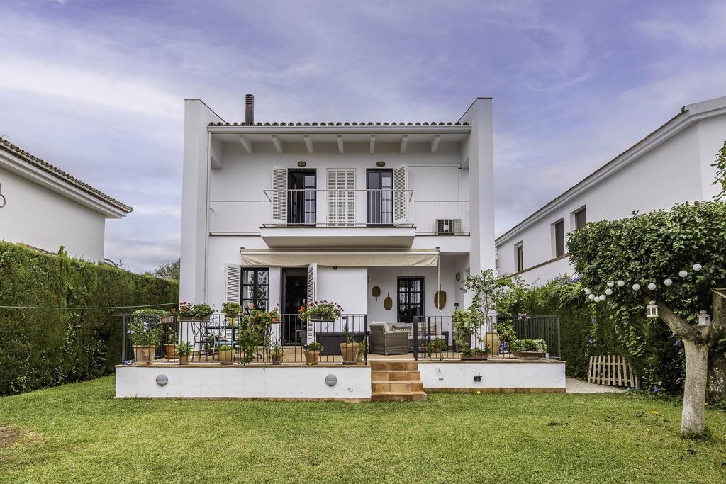 Exklusives Einfamilienhaus von 342 m2 zu verkaufen in Sevilla, Spanien