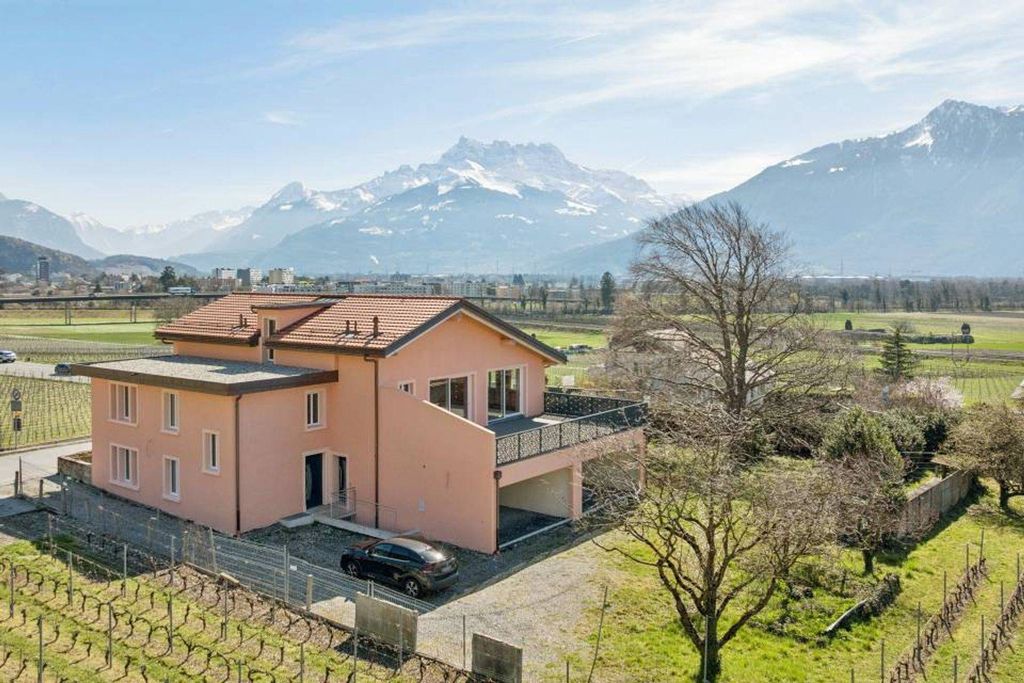 Эксклюзивный Особняк в продажа Yvorne, Canton de Vaud