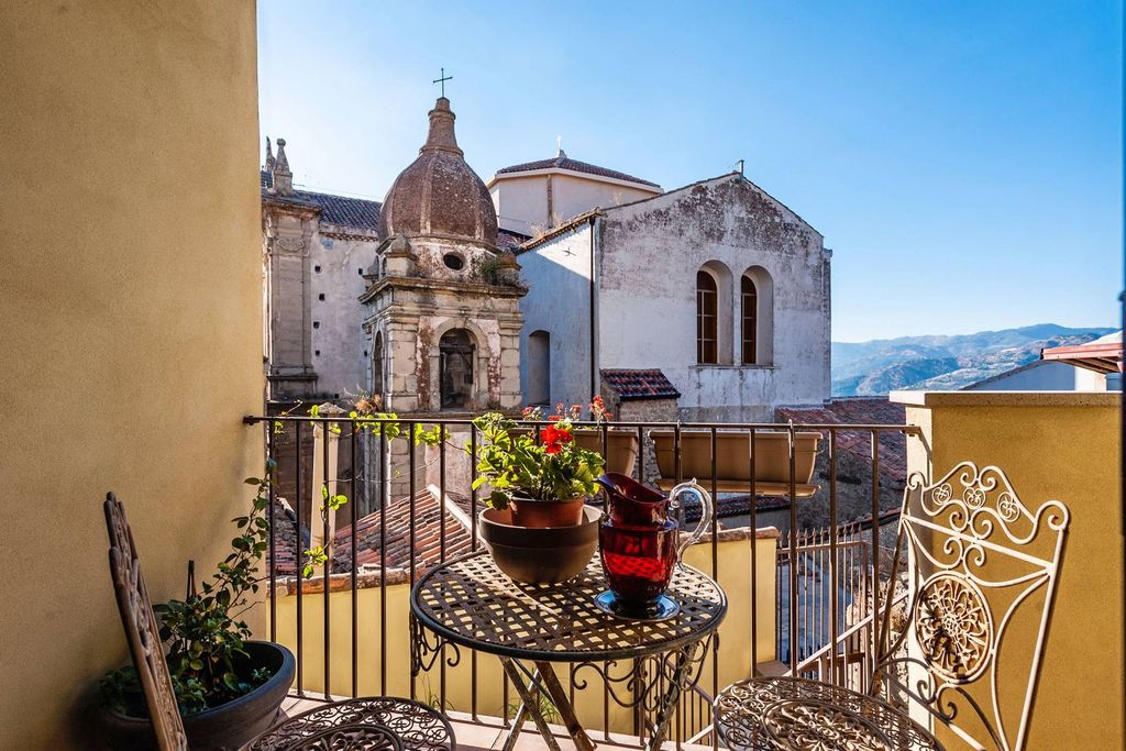 Casa Indipendente di 390 mq in vendita Castiglione di Sicilia, Italia