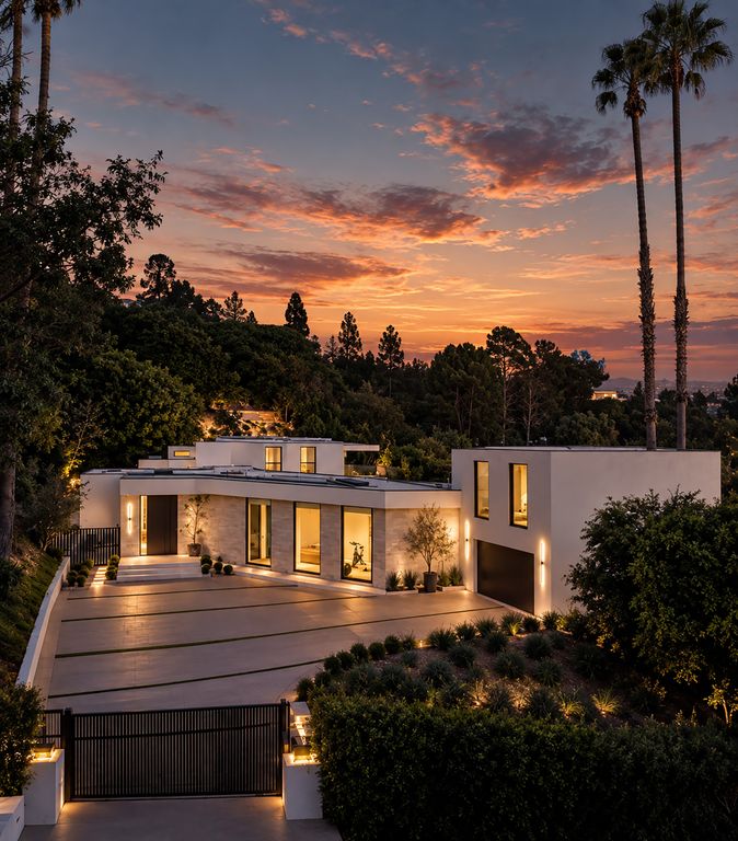 Luxury Detached House for sale in Beverly Hills, United States - 132974376 - LuxuryEstate.com