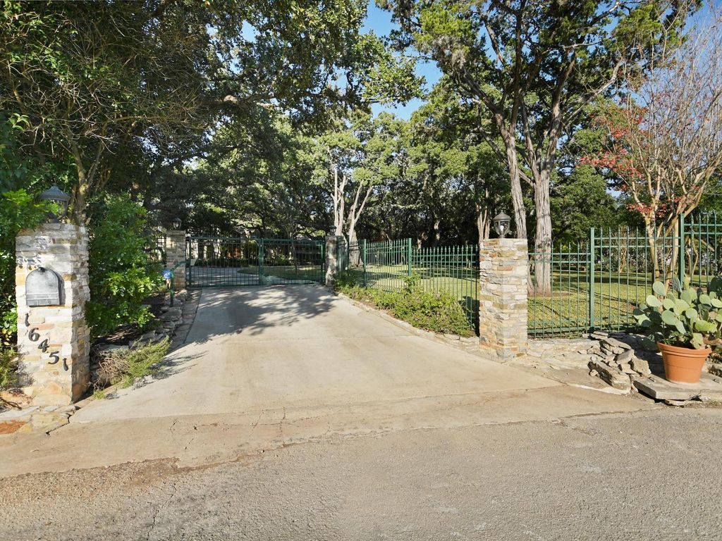 4 bedroom luxury Detached House for sale in 16451 Lost Cabin Street