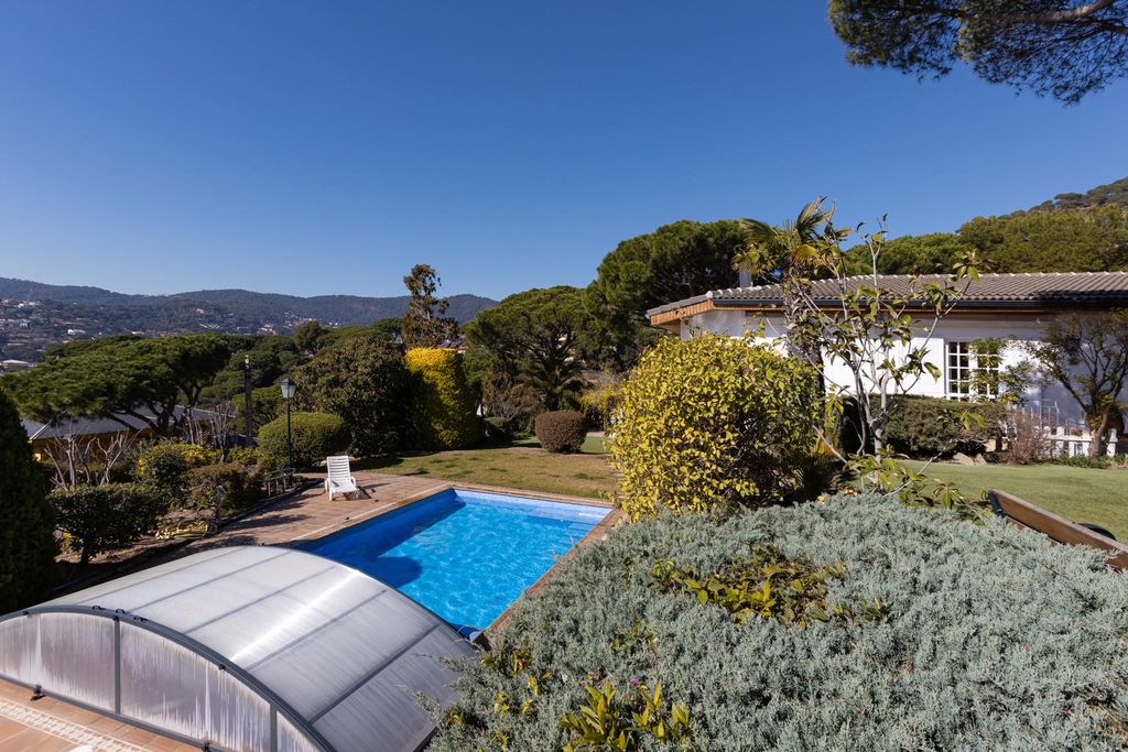 6 bedroom luxury Villa for sale in Cabrils, Spain 122438745
