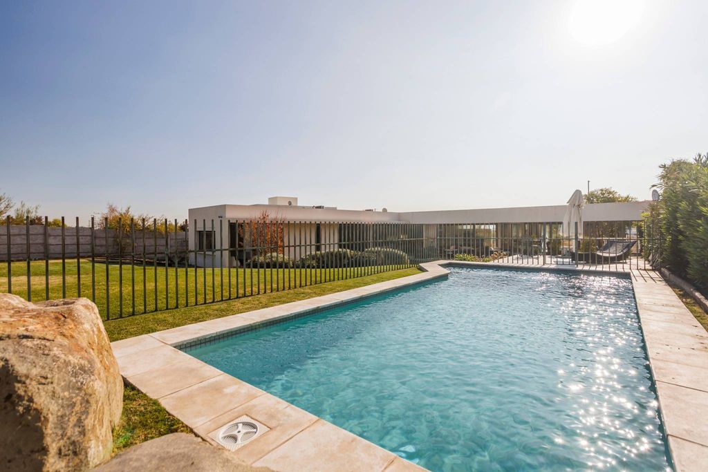 Особняк 256 м2 в продажа Colina, Región Metropolitana