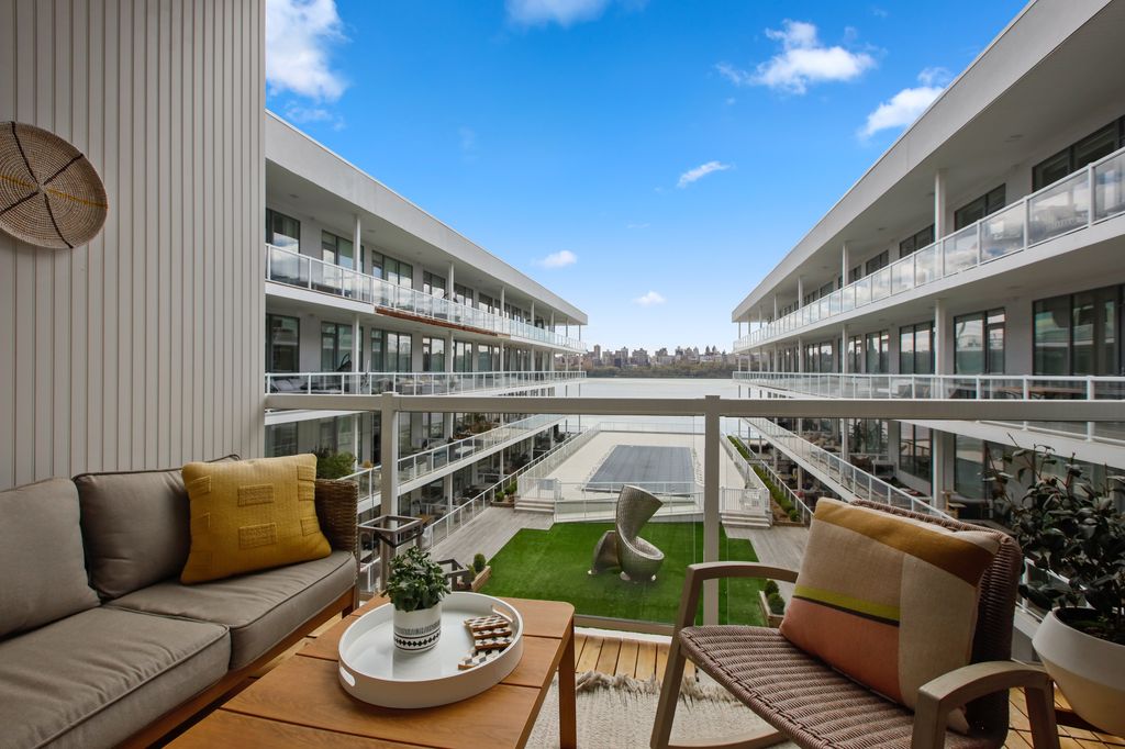 Luxury apartment complex for sale in 3 Somerset Lane 500 Glass House