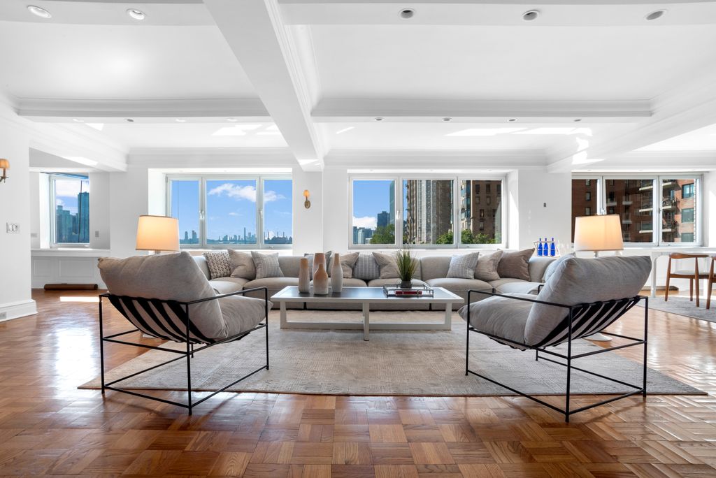 6 room luxury House for sale in New York, United States