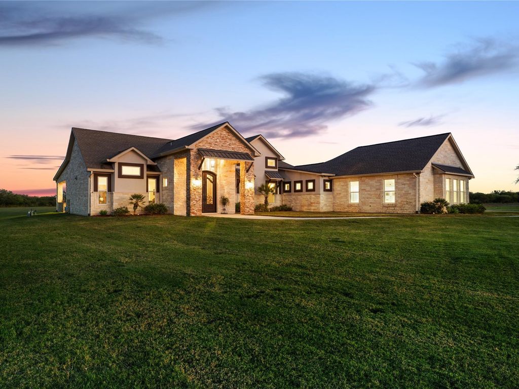 8 room luxury Detached House for sale in 500 Sendera Loop, Victoria, Texas