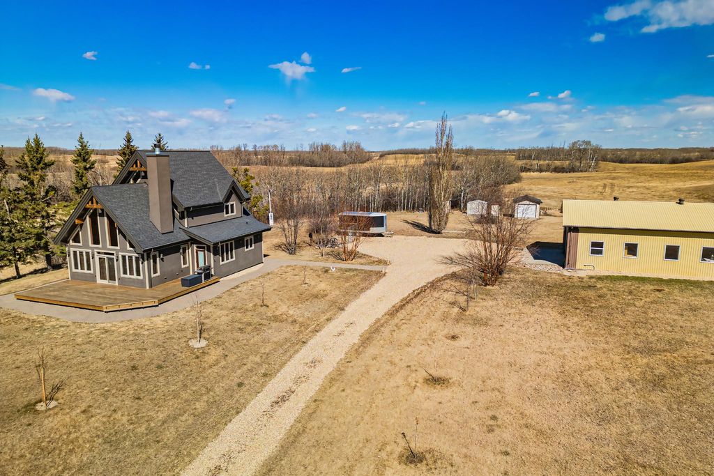 Exclusive country house for sale in Stettler, Alberta