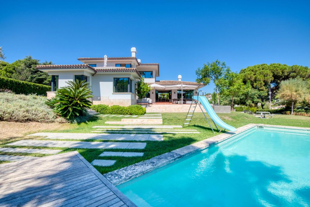 Luxury 4 room Detached House for sale in CastellPlatja d'Aro