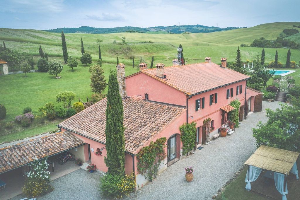 Casa Indipendente di 400 mq in vendita Castiglione d'Orcia, Italia
