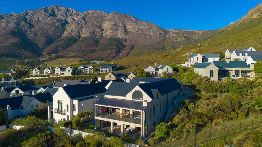 Престижный Особняк 839 м2 в продажа Franschhoek, ЮАР
