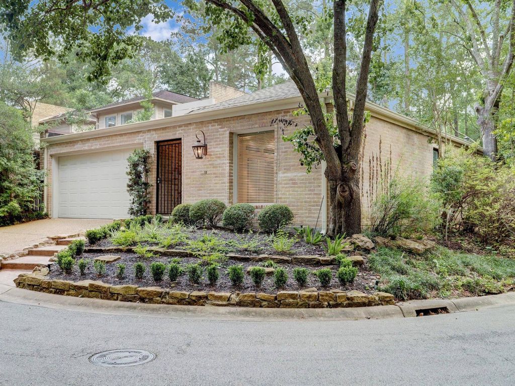 7 room luxury Townhouse for sale in 11 Bayou Shadows Street, Houston, Harris County, Texas