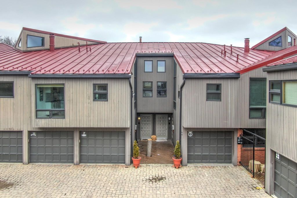 Luxury apartment complex for sale in Cincinnati, Ohio 122290285