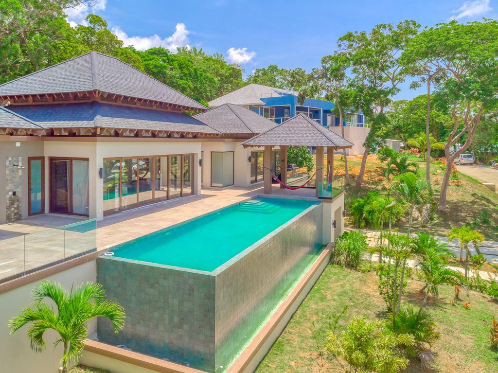 Casa de 453 m2 en venta Roatán, Honduras 129330156
