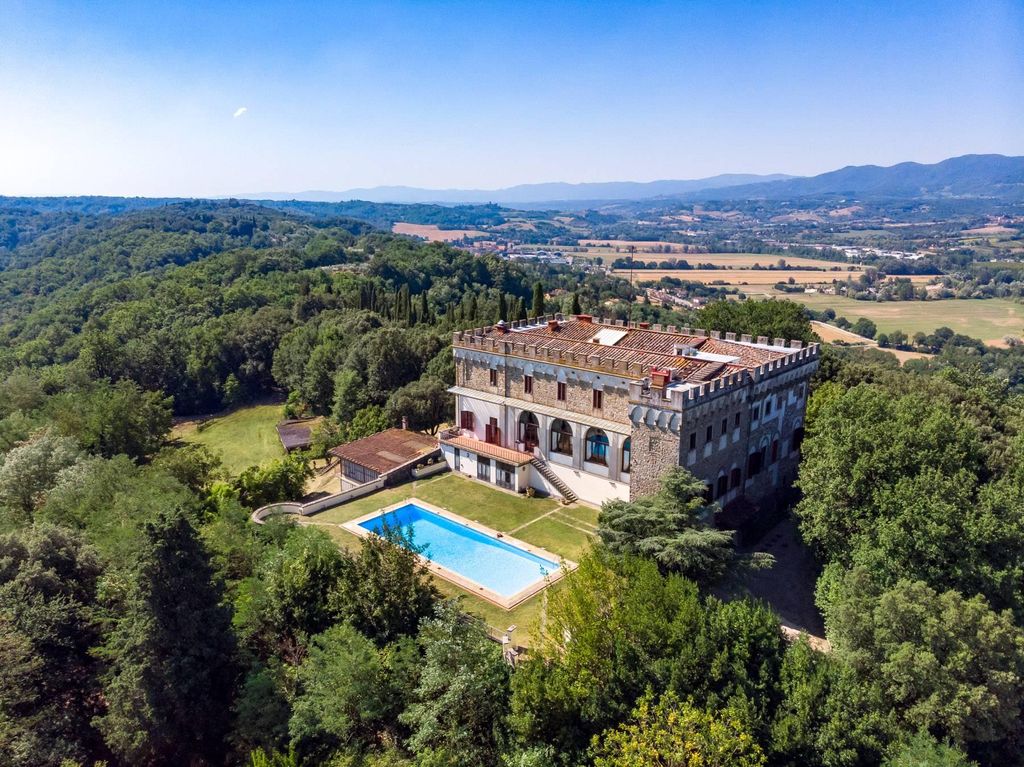 Castello di 2450 mq in vendita - Reggello, Toscana